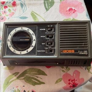 Boss TU-120 Calibration Tuner - Gray and Black